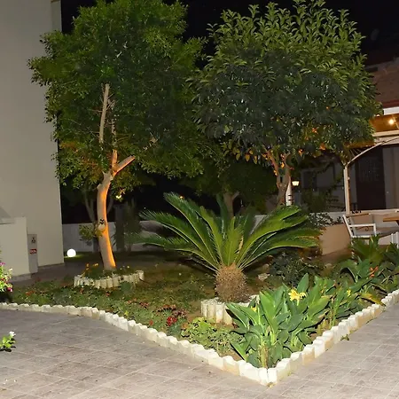 Nora Hotel 2*