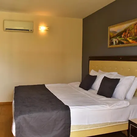Hotel Nora 2*